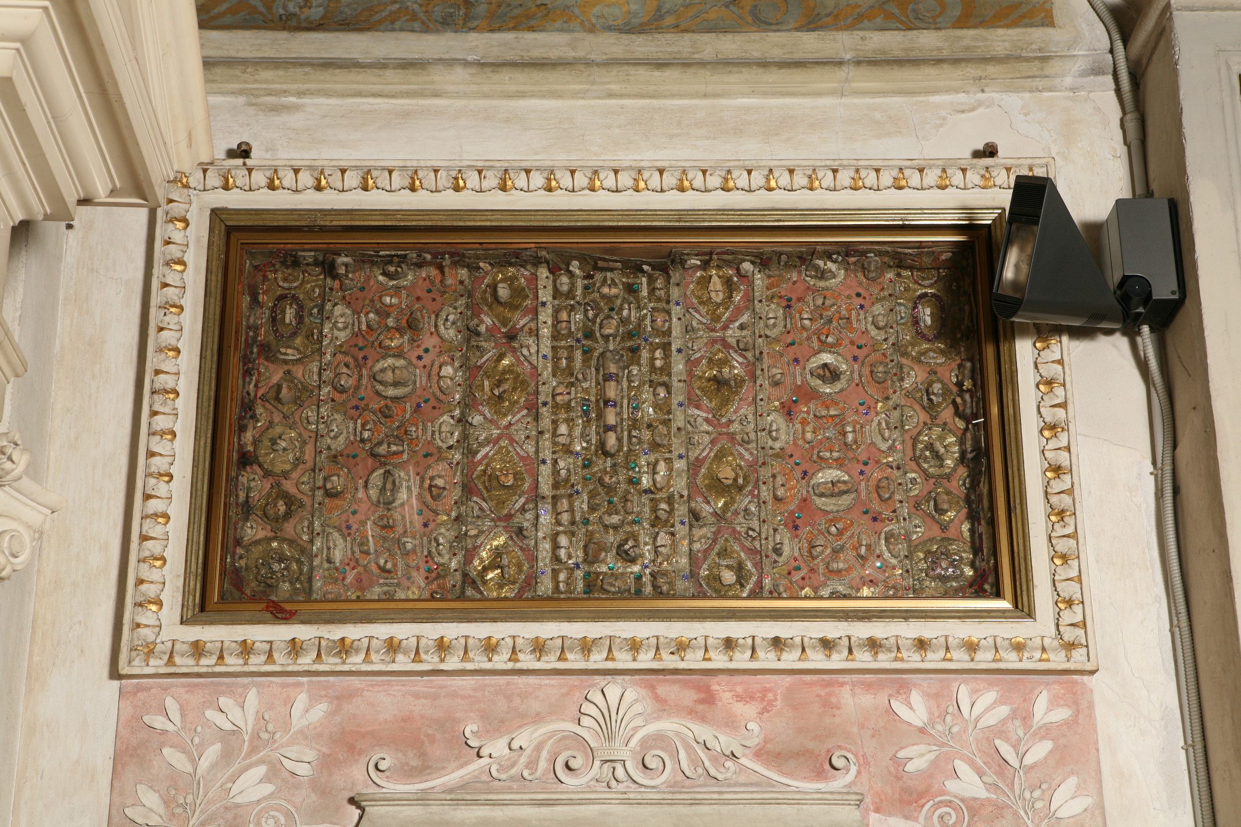 reliquiario a teca, elemento d'insieme - bottega veneta (terzo quarto sec. XIX)