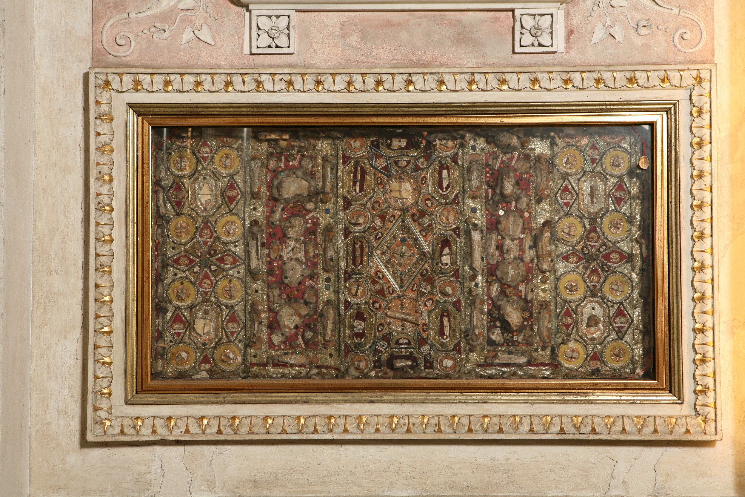 reliquiario a teca, elemento d'insieme - bottega veneta (terzo quarto sec. XIX)