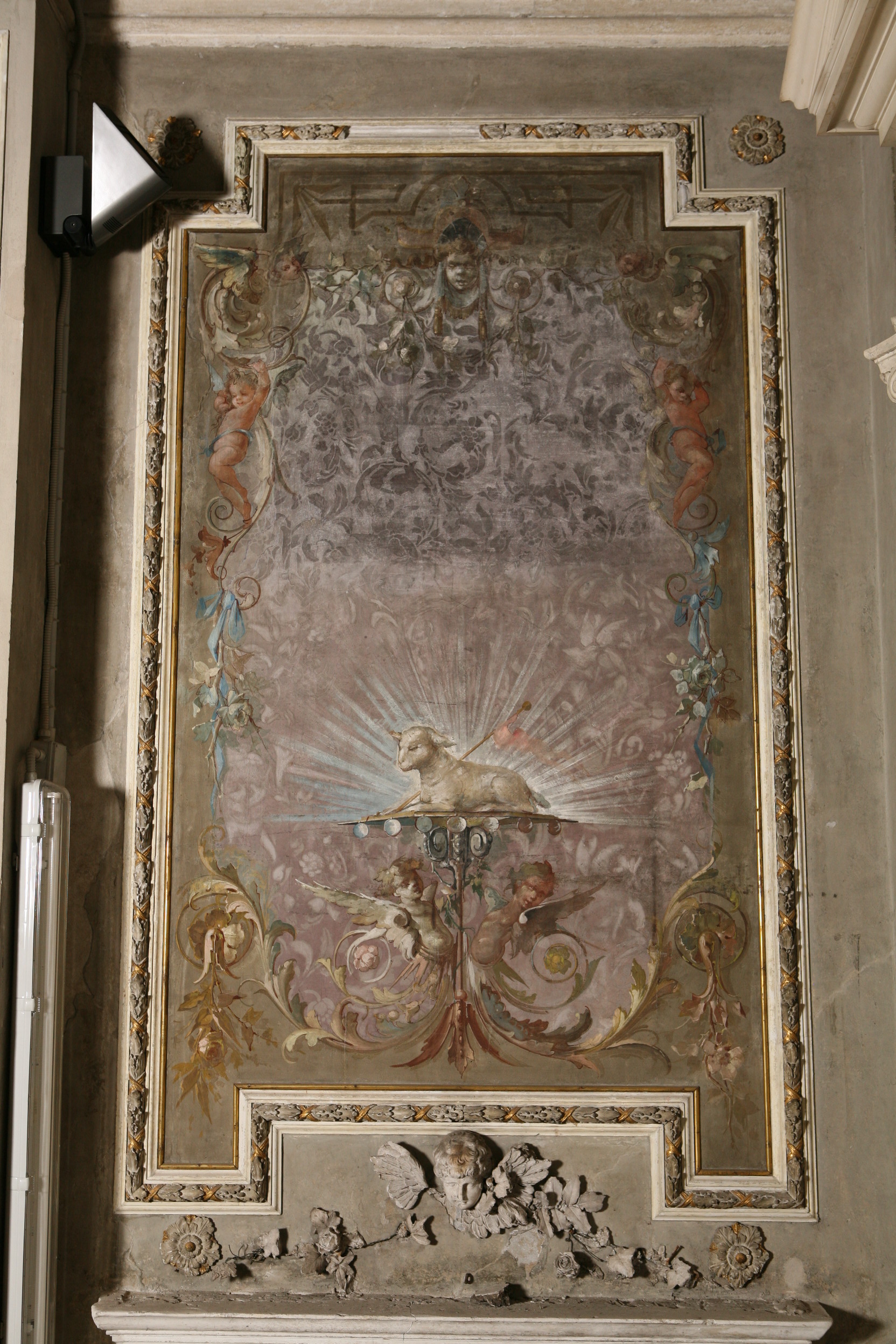 Agnello apocalittico, cherubini e motivi decorativi floreali (decorazione plastico-pittorica, elemento d'insieme) di Ponga Giuseppe (attribuito) - bottega veneziana (fine/ inizio secc. XIX/ XX)