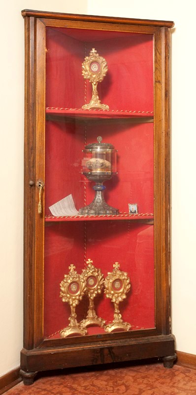 angoliera con vetrina, opera isolata - bottega italiana (primo quarto sec. XIX)