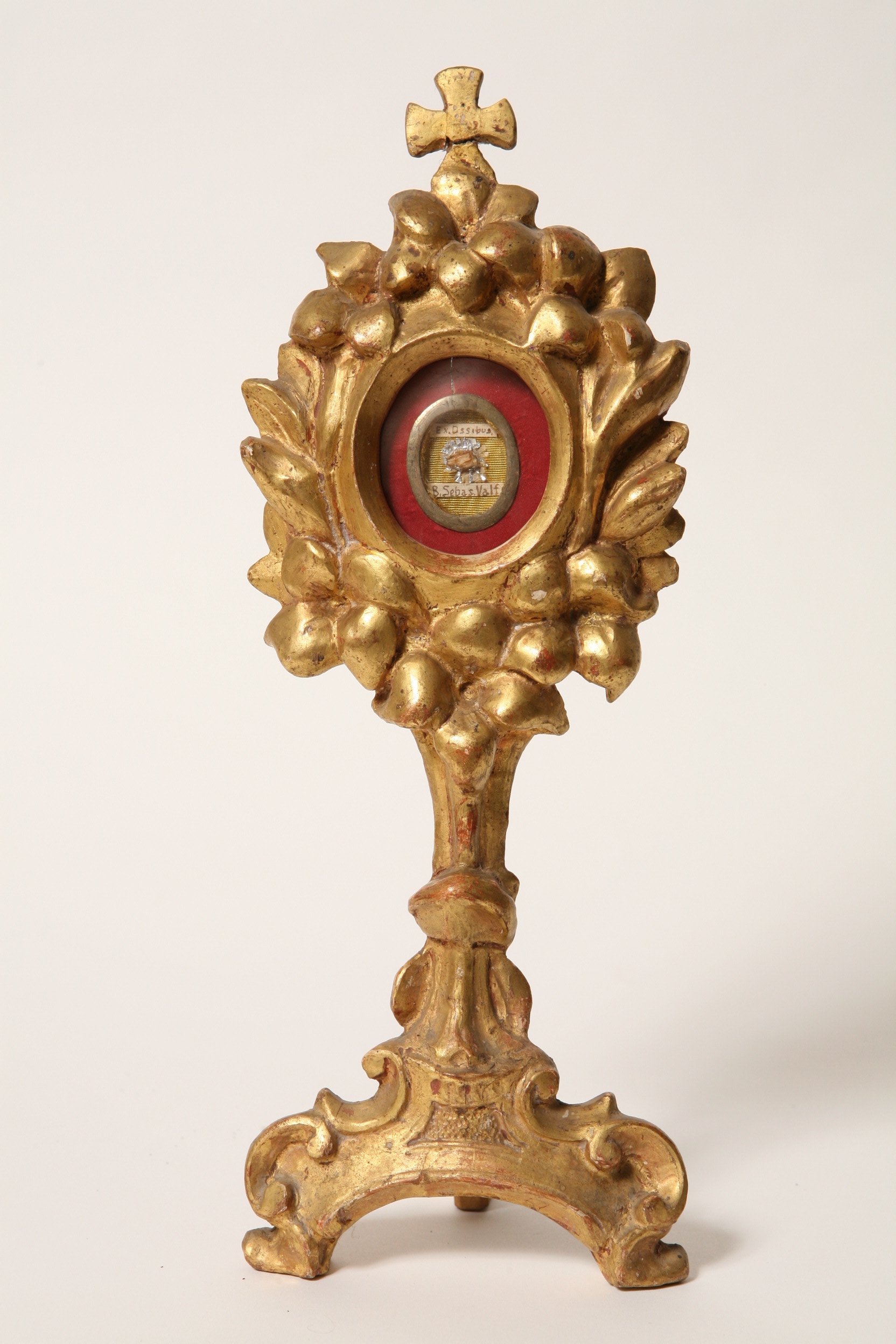 motivi decorativi floreali, croce patente (reliquiario-ostensorio, serie) - bottega veneta (meta' sec. XVIII)