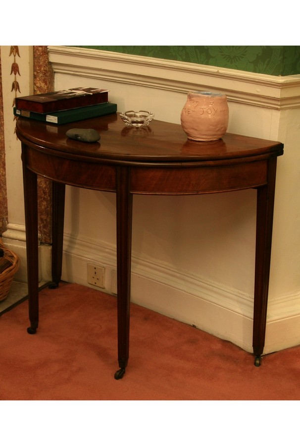 tavolino da the' - tavolino - ambito inglese (seconda metà sec. XIX)