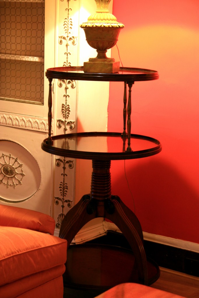 tavolino - ambito inglese (inizio sec. XIX)