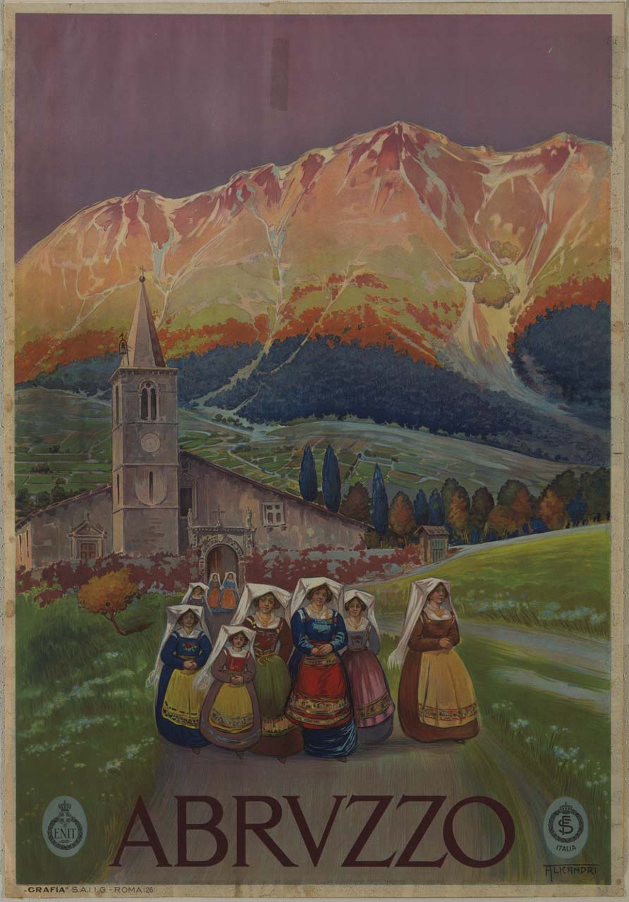 figure femminili con abiti tradizionali davanti alla chiesa di Sant'Eustachio Martire a Campo di Giove, sullo sfondo al tramonto la Maiella (manifesto) di Alicandri Vincenzo (sec. XX)