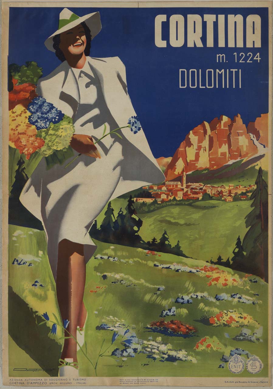figura femminile in tailleur bianco con in mano un mazzo di fiori che sorridente cammina fra i prati circostanti la città di Cortina d'Ampezzo e sullo sfondo le Dolomiti (manifesto) di Ortino Michele (sec. XX)