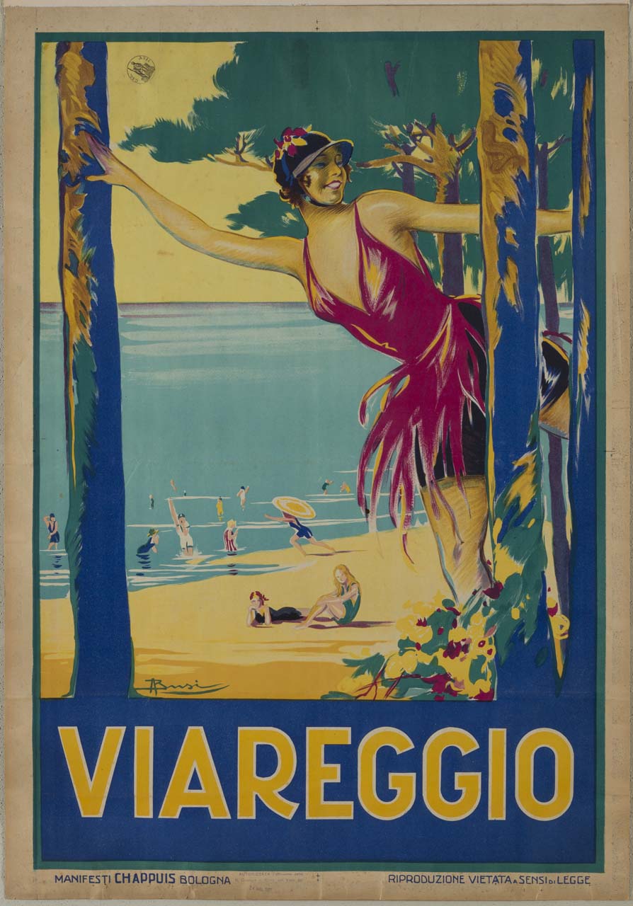 giovane sorridente in costume da bagno e cappellino con fiori nella pineta di Viareggio, sullo sfondo spiaggia e bagnanti (manifesto) di Busi Adolfo (sec. XX)