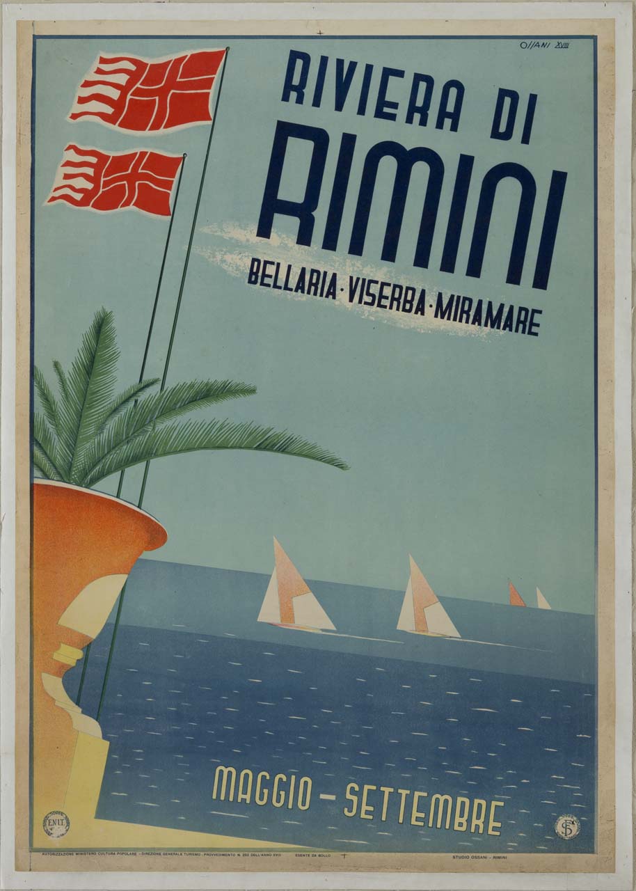 il Mare Adriatico dalla riviera di Rimini; sulla sinistra un vaso in terracotta con una felce, davanti al quale spiccano due bandiere con lo stemma cittadino (manifesto) di Ossani Gogliardo (sec. XX)