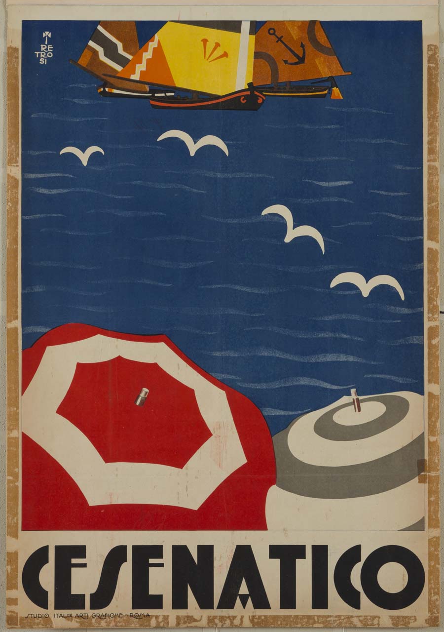 due ombrelloni a righe aperti; quattro gabbiani volteggiano sopra il mare solcato da tre lancioni romagnoli dalle vele multicolori (manifesto) di Retrosi Virgilio (sec. XX)
