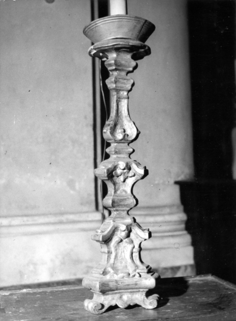 candeliere d'altare, serie - bottega lucchese (sec. XVIII)