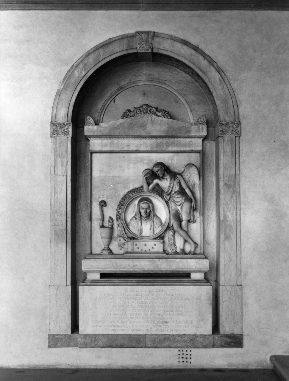 monumento funebre - a edicola centinata di Magi Luigi (attribuito) (sec. XIX)
