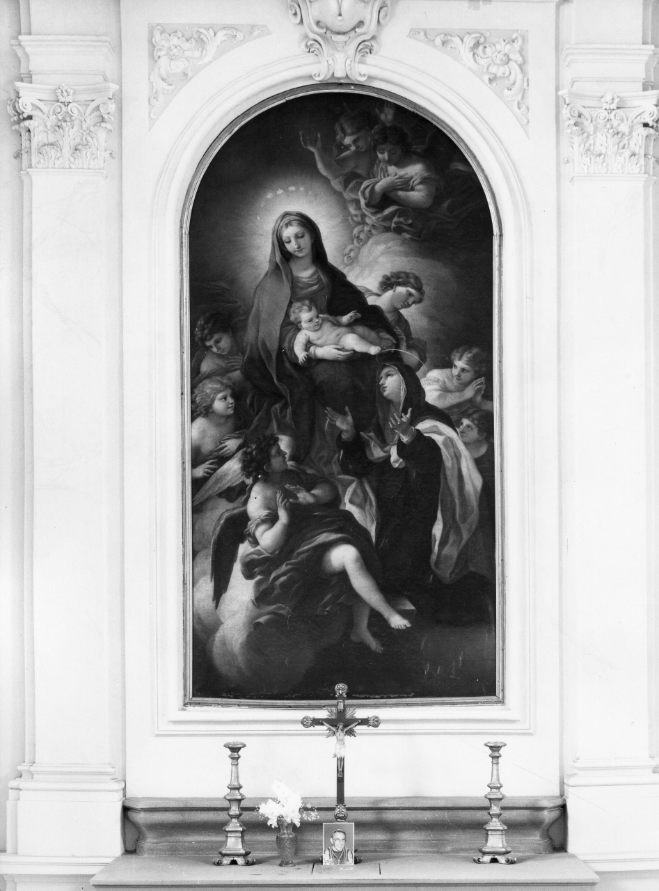 Madonna porge Gesù Bambino a Santa Maria Maddalena de' Pazzi (dipinto) di Siries Cerroti Violante (sec. XVIII)