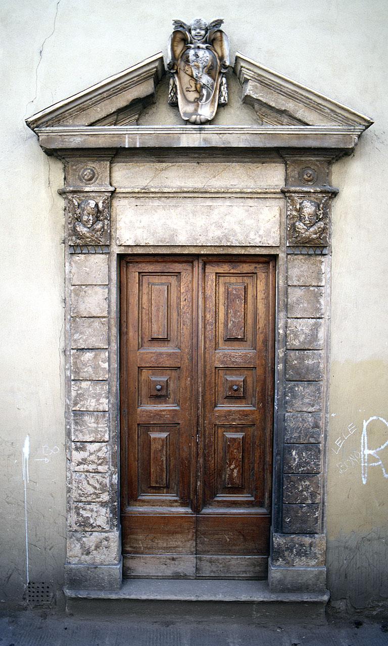 stemma gentilizio della famiglia Neri (portale) - produzione fiorentina (secc. XVI/ XVII)