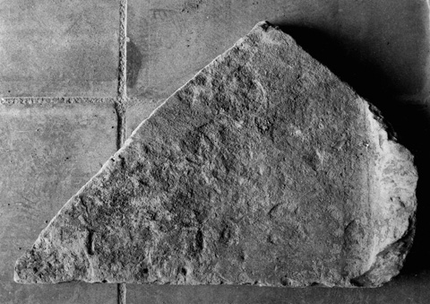 tegola/ frammento - officina laterizia locale (età imperiale)