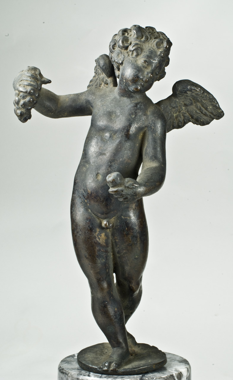 amorino danzante con grappolo d'uva (statuetta, opera isolata) di Roccatagliata Niccolò (maniera) (fine/ metà secc. XVI/ XVII)