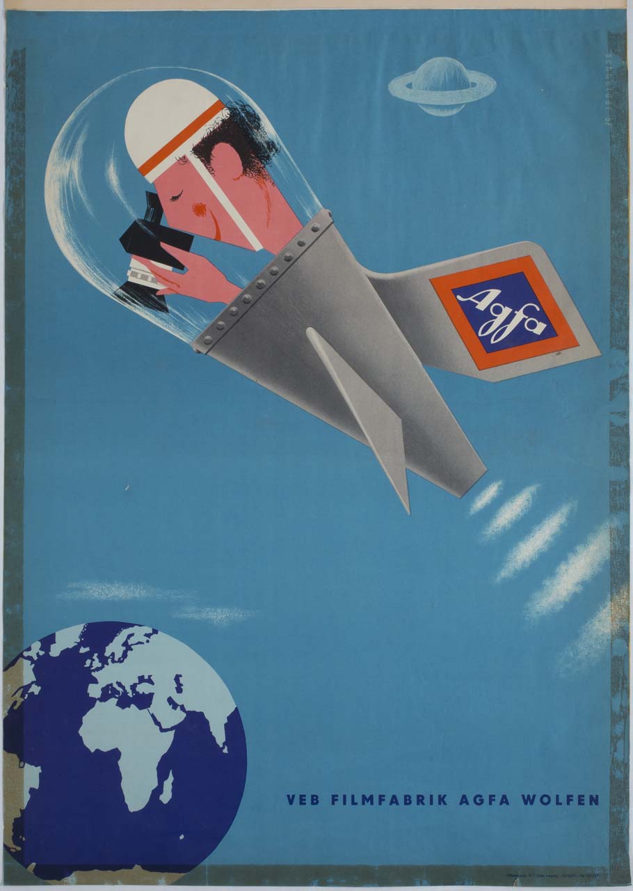 uomo riprende la terra da un razzo spaziale (manifesto) di Schneider Franz (sec. XX)