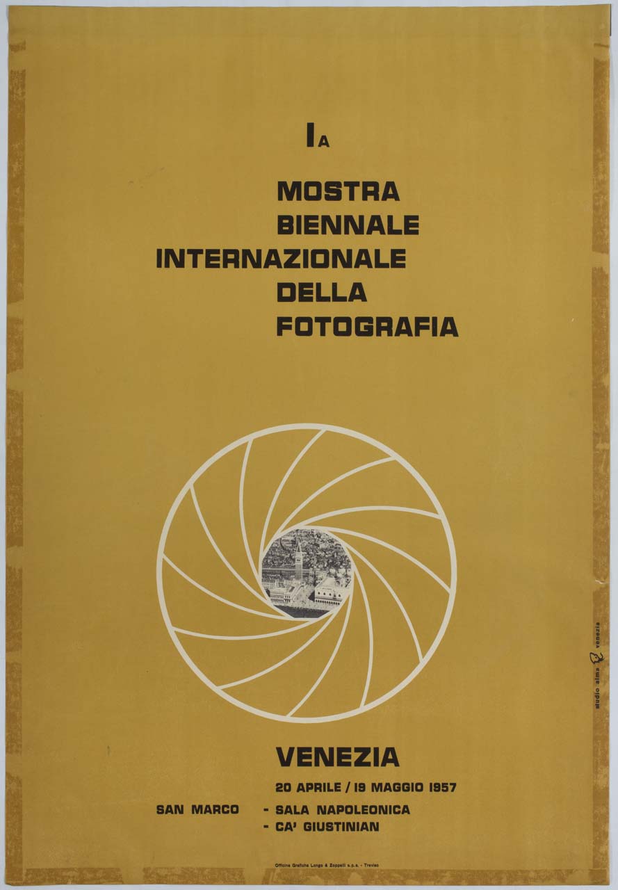 veduta di piazza San Marco a Venezia entro diaframma di macchina fotografica (manifesto) di Studio Alma (sec. XX)