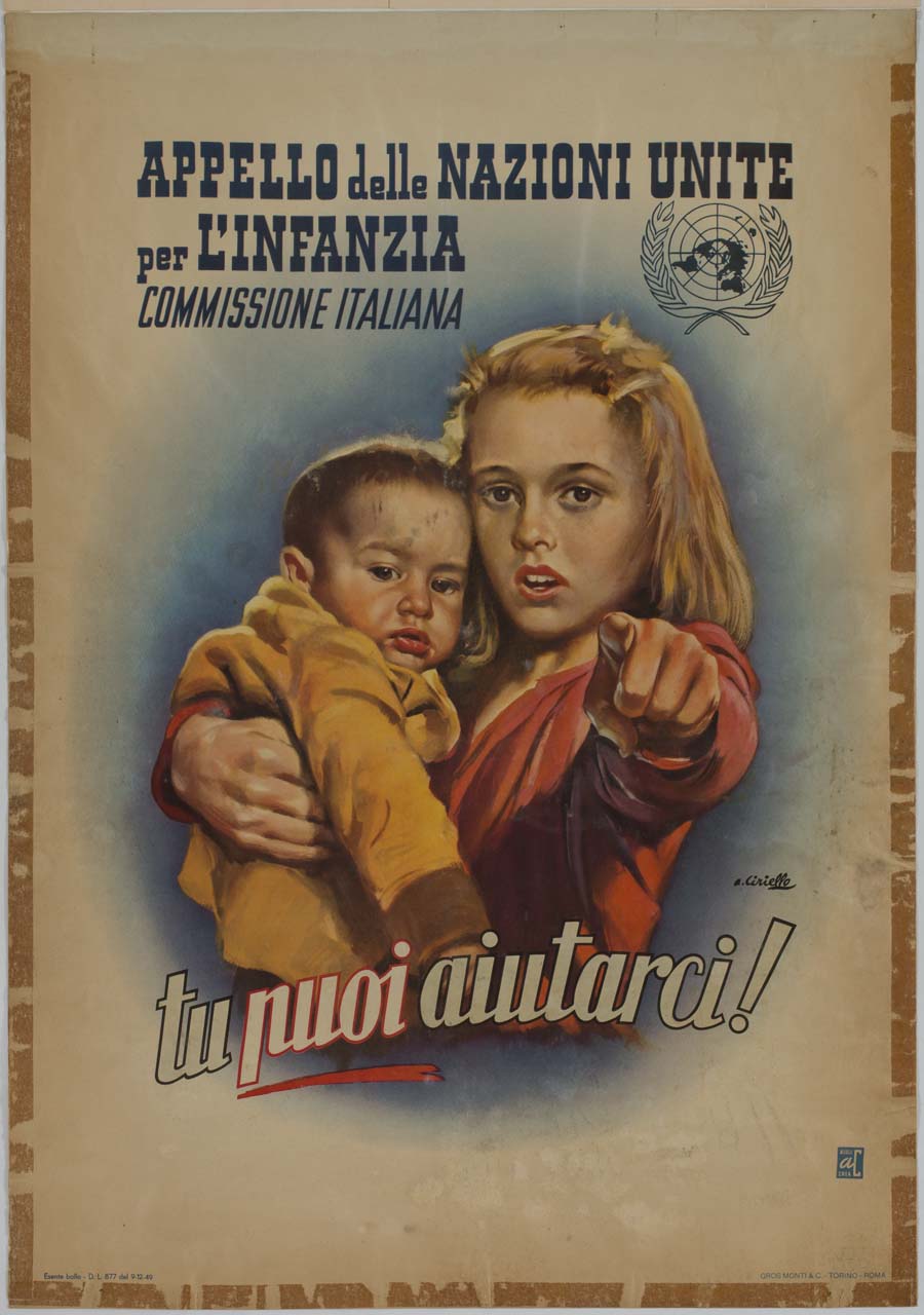 bambina con il fratello in braccio indica verso lo spettatore (manifesto) di Ciriello Averardo (sec. XX)