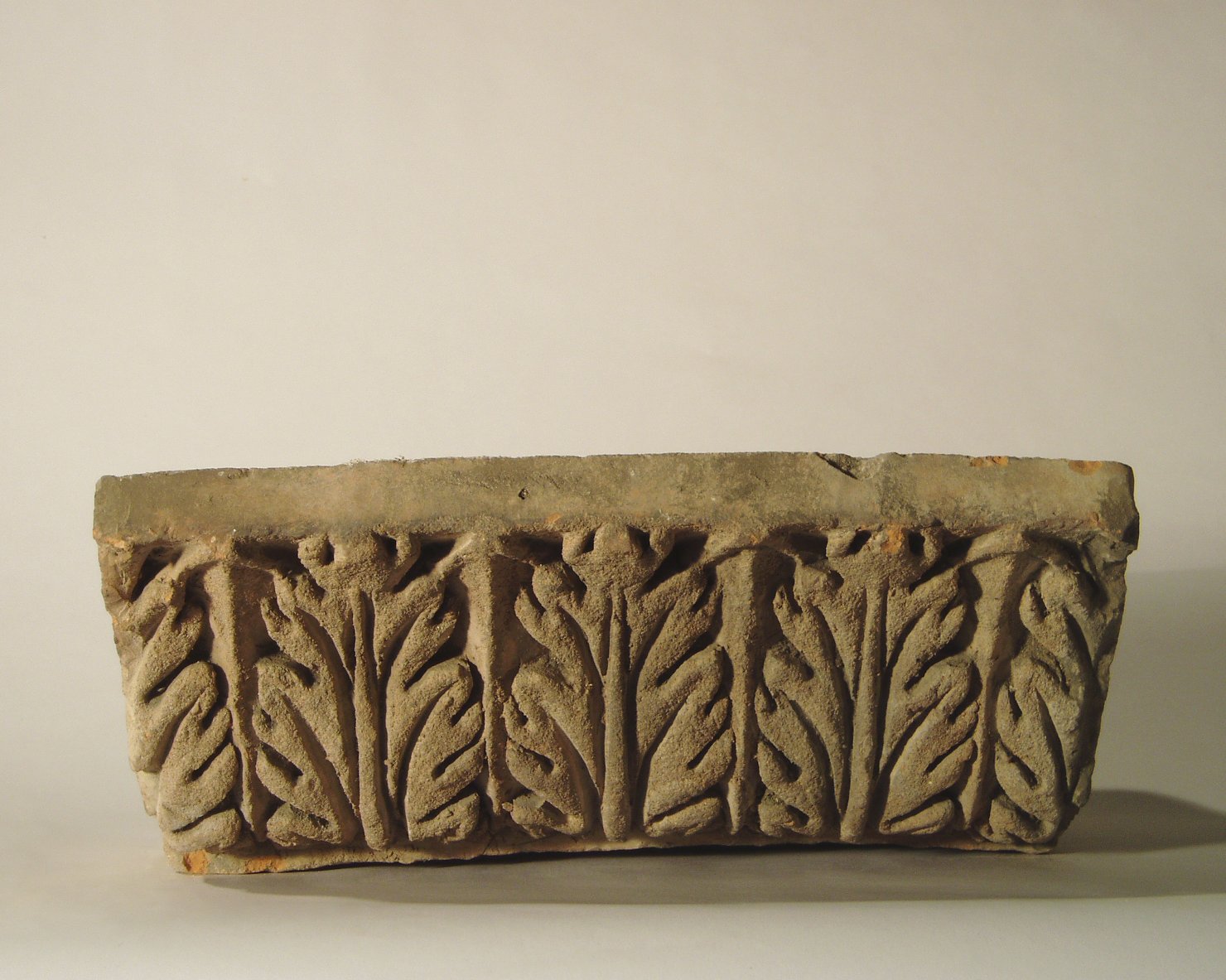 motivo decorativo a foglie d'acanto (elemento di decorazione architettonica a rilievo - profilo a gola diritta) - manifattura mantovana (?) (XIX)