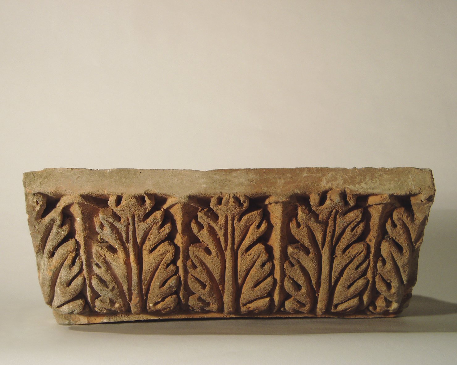 motivo decorativo a foglie d'acanto (elemento di decorazione architettonica a rilievo - profilo a gola diritta) - manifattura mantovana (?) (XIX)