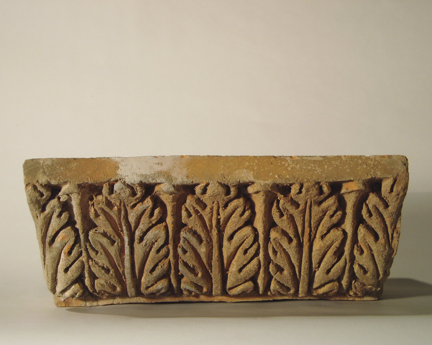 motivo decorativo a foglie d'acanto (elemento di decorazione architettonica a rilievo - profilo a gola diritta) - manifattura mantovana (?) (XIX)