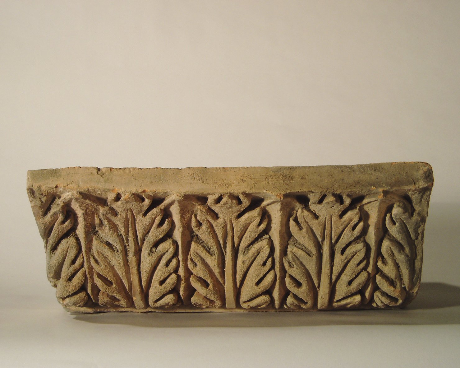 motivo decorativo a foglie d'acanto (elemento di decorazione architettonica a rilievo - profilo a gola diritta) - manifattura mantovana (?) (XIX)