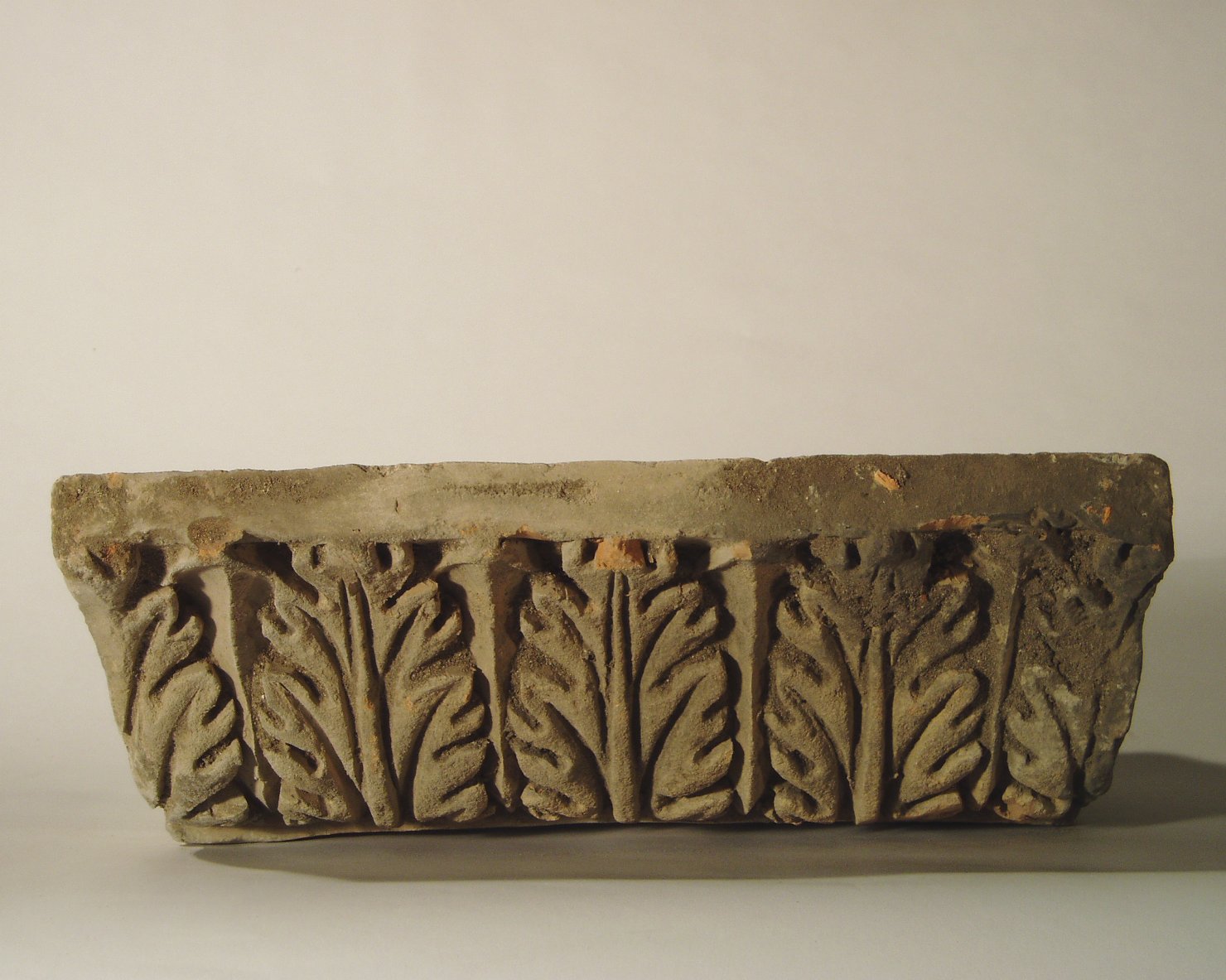 motivo decorativo a foglie d'acanto (elemento di decorazione architettonica a rilievo - profilo a gola diritta) - manifattura mantovana (?) (XIX)