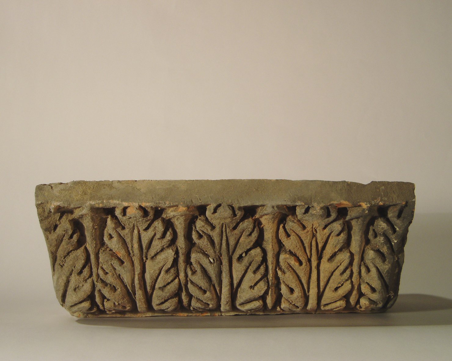 motivo decorativo a foglie d'acanto (elemento di decorazione architettonica a rilievo - profilo a gola diritta) - manifattura mantovana (?) (XIX)