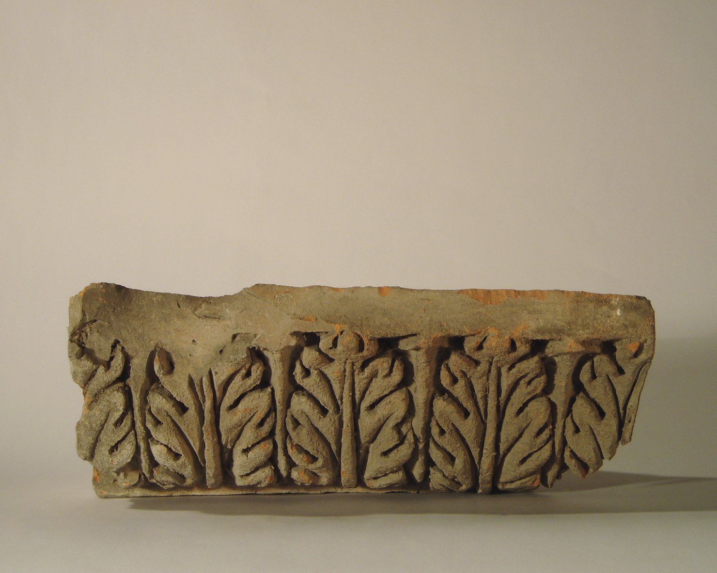 motivo decorativo a foglie d'acanto (elemento di decorazione architettonica a rilievo - profilo a gola diritta) - manifattura mantovana (?) (XIX)