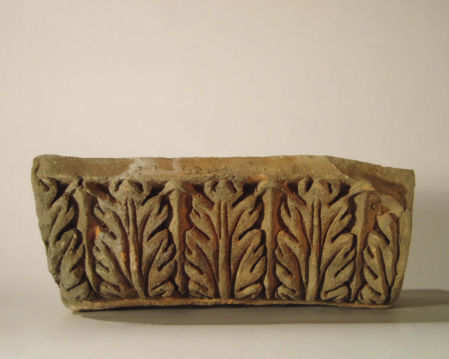 motivo decorativo a foglie d'acanto (elemento di decorazione architettonica a rilievo - profilo a gola diritta) - manifattura mantovana (?) (XIX)