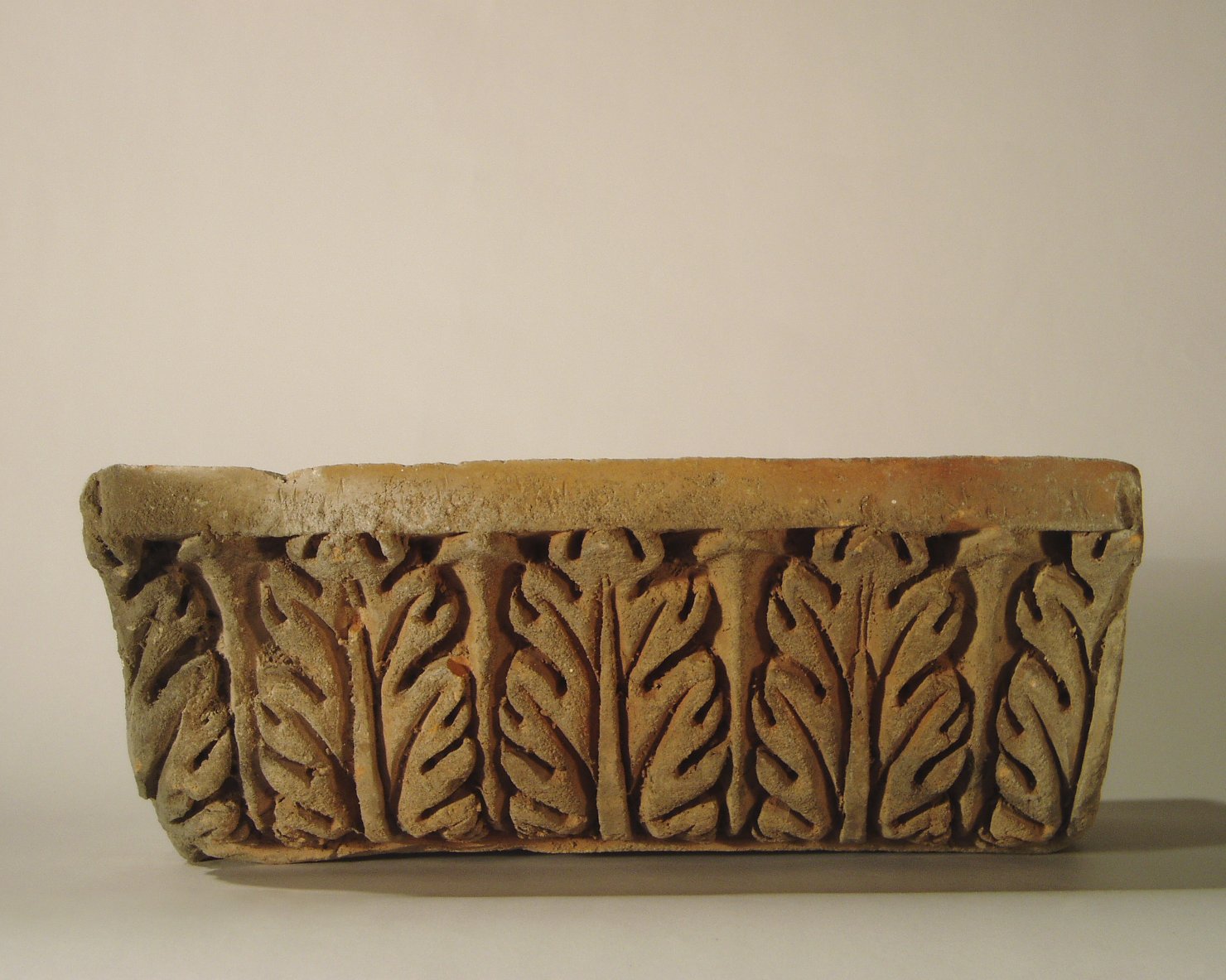 motivo decorativo a foglie d'acanto (elemento di decorazione architettonica a rilievo - profilo a gola diritta) - manifattura mantovana (?) (XIX)