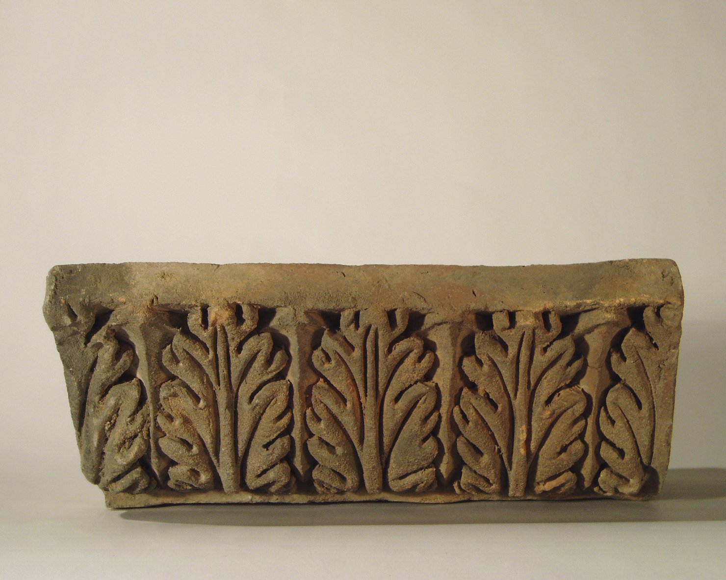 motivo decorativo a foglie d'acanto (elemento di decorazione architettonica a rilievo - profilo a gola diritta) - manifattura mantovana (?) (XIX)