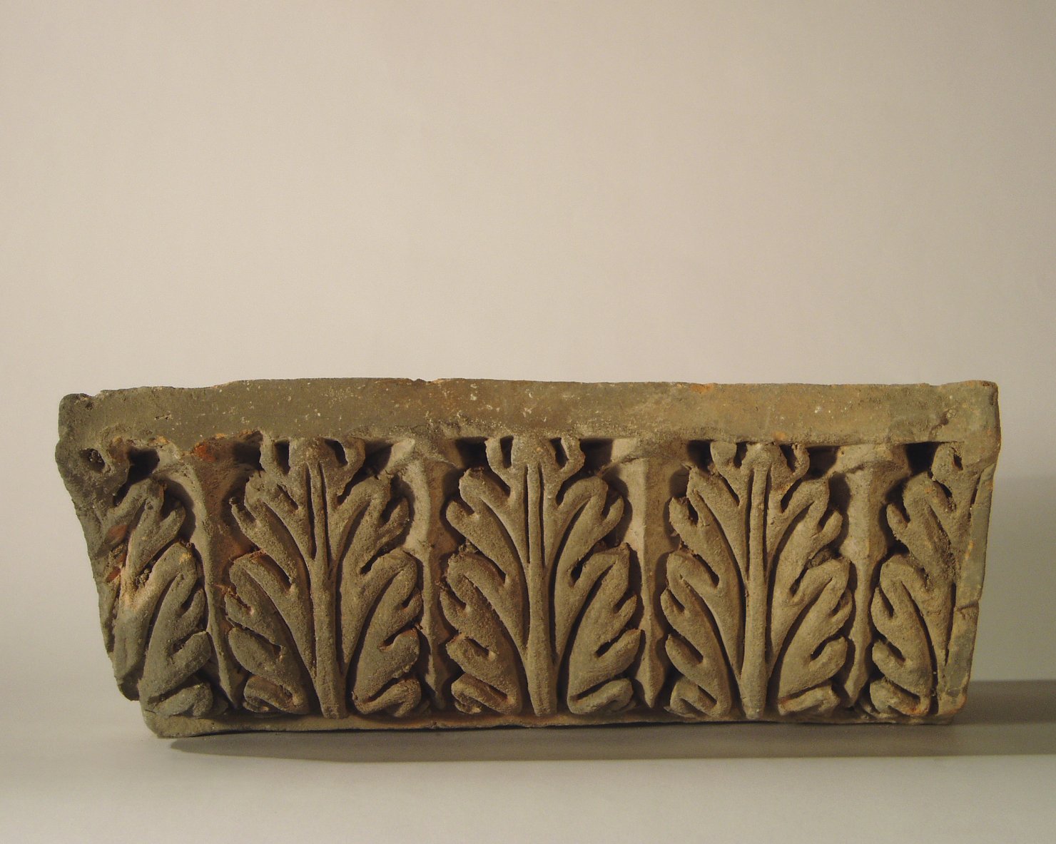 motivo decorativo a foglie d'acanto (elemento di decorazione architettonica a rilievo - profilo a gola diritta) - manifattura mantovana (?) (XIX)