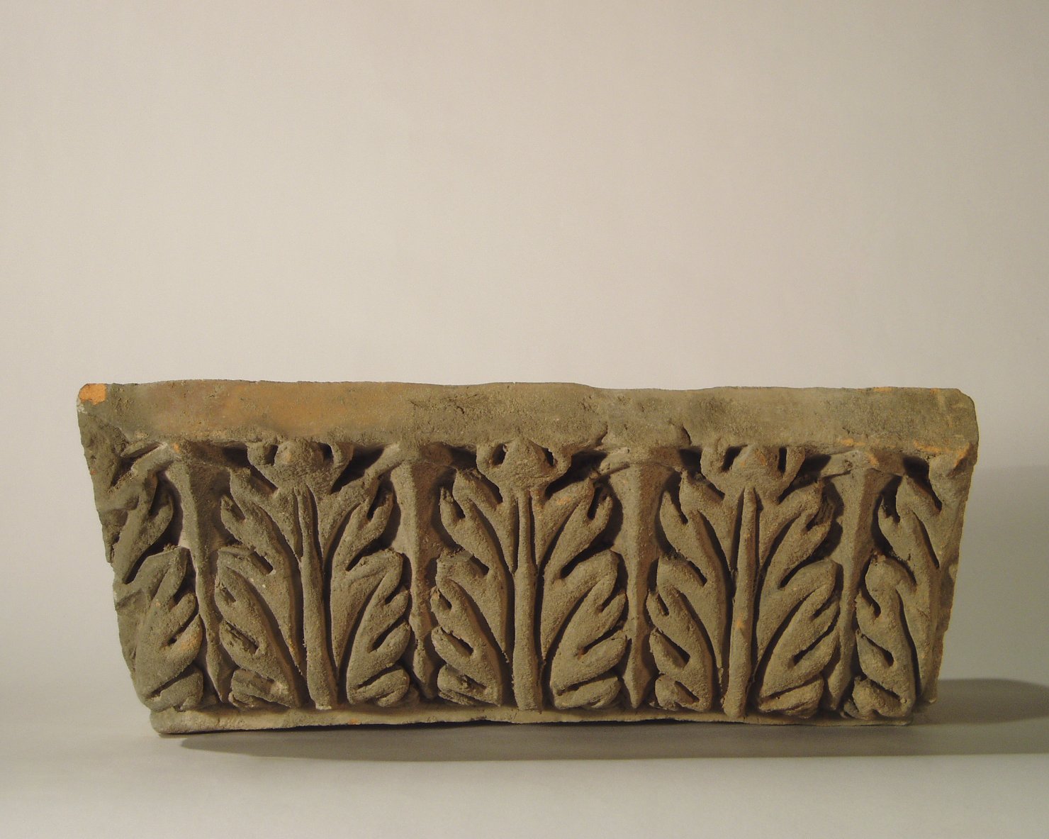 motivo decorativo a foglie d'acanto (elemento di decorazione architettonica a rilievo - profilo a gola diritta) - manifattura mantovana (?) (XIX)