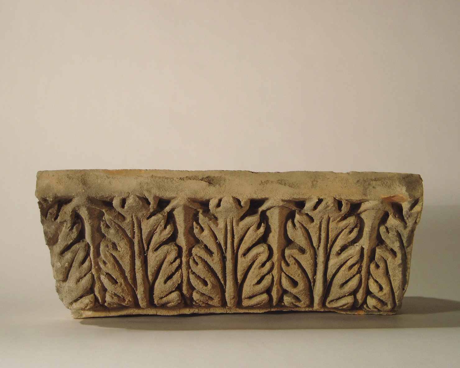 motivo decorativo a foglie d'acanto (elemento di decorazione architettonica a rilievo - profilo a gola diritta) - manifattura mantovana (?) (XIX)