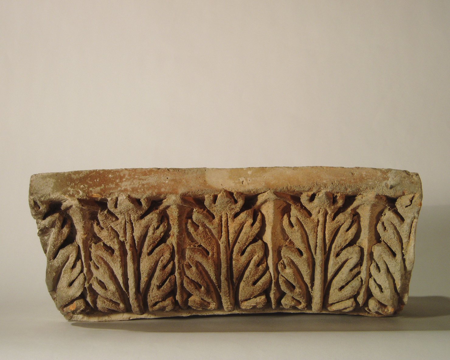 motivo decorativo a foglie d'acanto (elemento di decorazione architettonica a rilievo - profilo a gola diritta) - manifattura mantovana (?) (XIX)