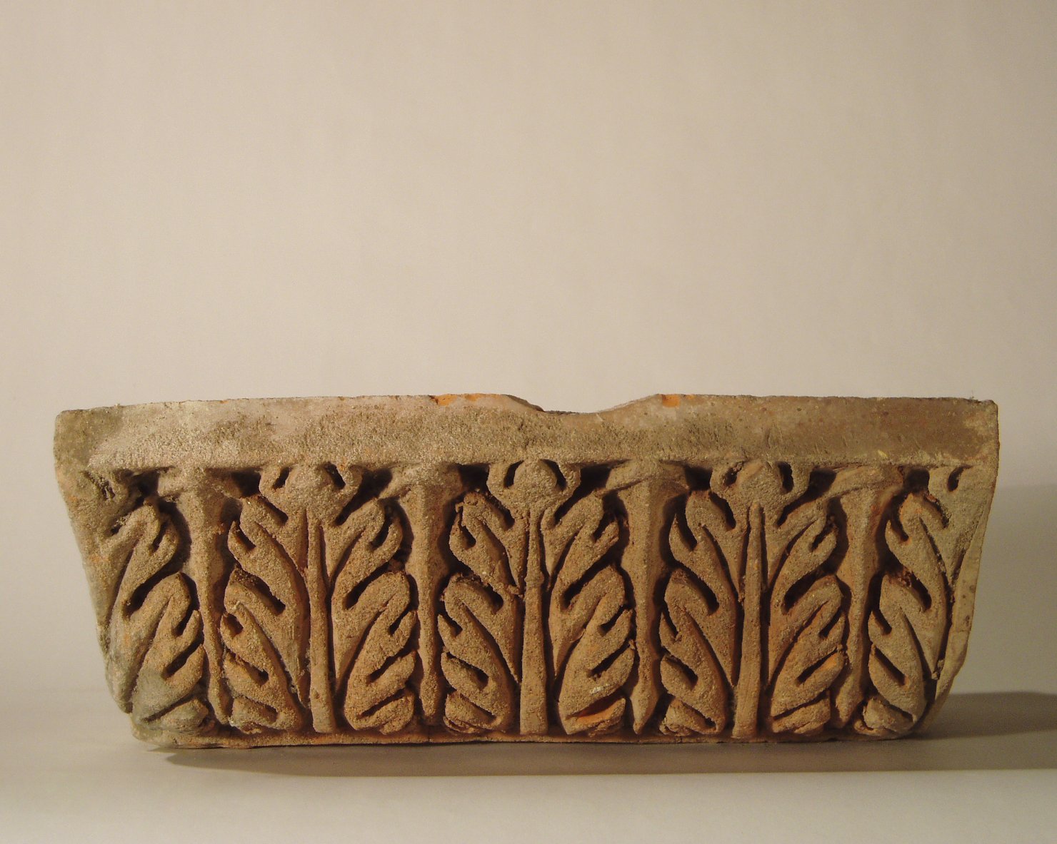 motivo decorativo a foglie d'acanto (elemento di decorazione architettonica a rilievo - profilo a gola diritta) - manifattura mantovana (?) (XIX)