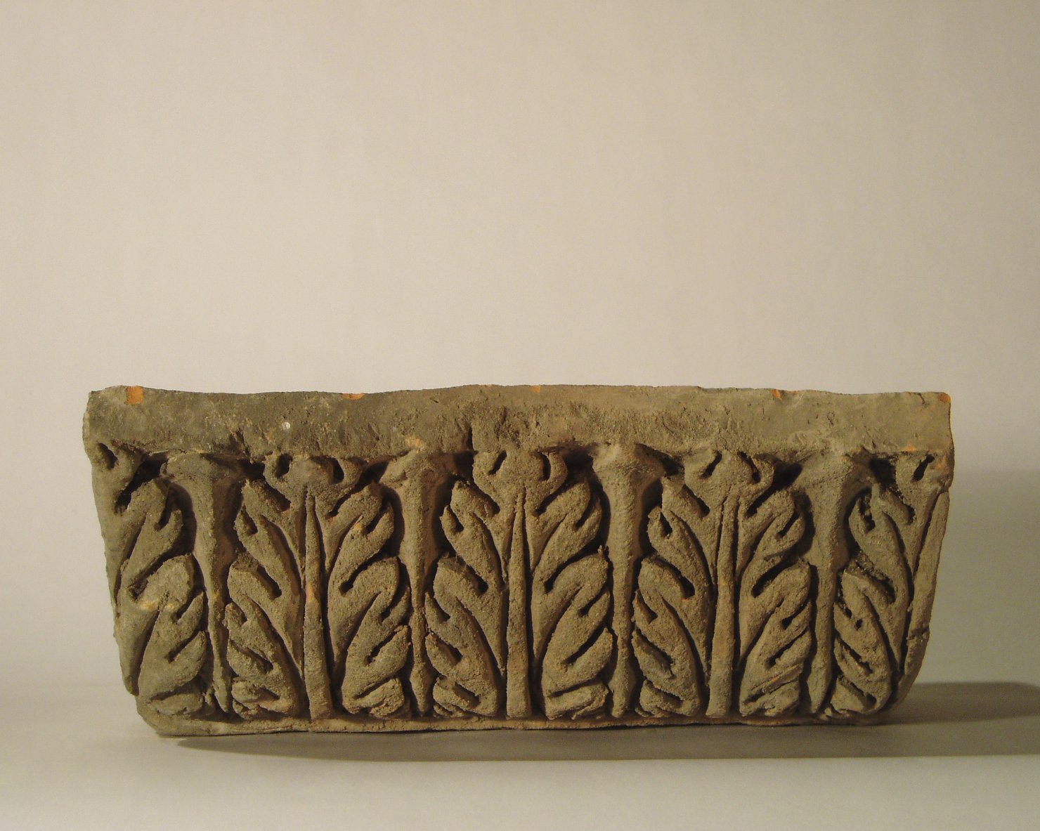 motivo decorativo a foglie d'acanto (elemento di decorazione architettonica a rilievo - profilo a gola diritta) - manifattura mantovana (?) (XIX)