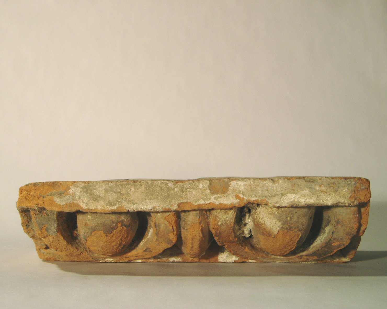 motivo decorativo a ovoli (elemento di decorazione architettonica a rilievo - profilo a ovolo) - manifattura mantovana (?) (XVI)