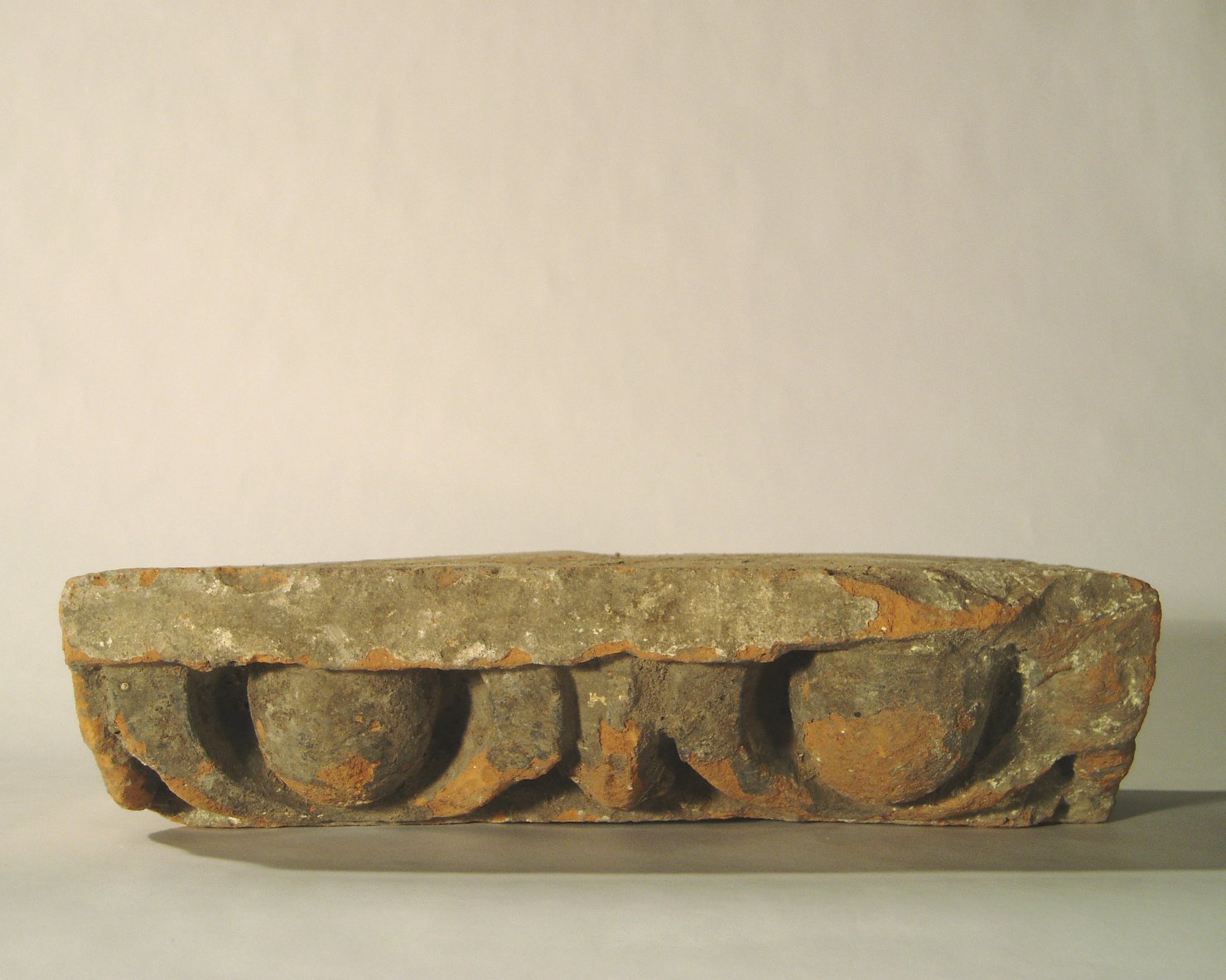 motivo decorativo a ovoli (elemento di decorazione architettonica a rilievo - profilo a ovolo) - manifattura mantovana (?) (XVI)