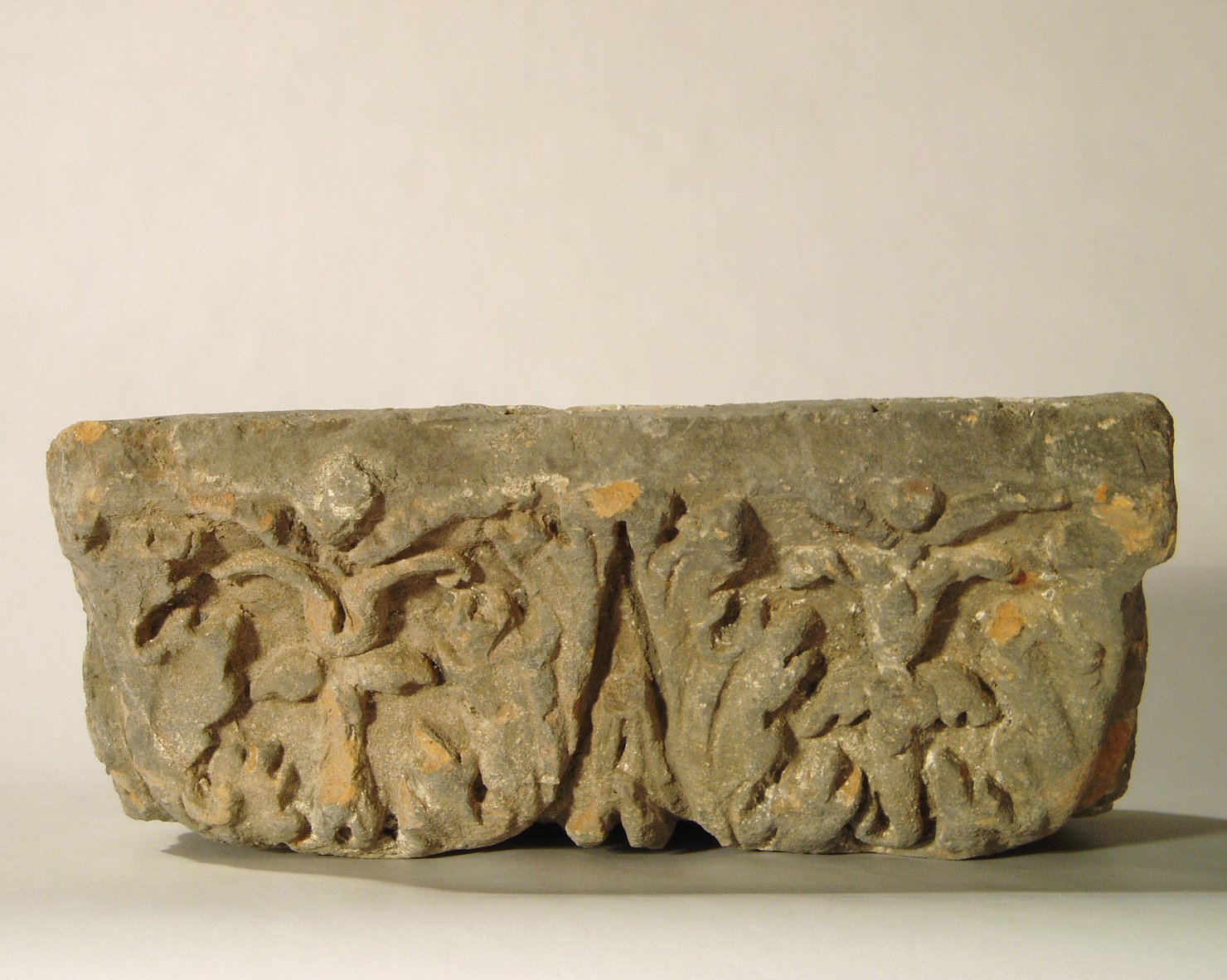 motivo decorativo a foglie d'acanto e palmette (elemento di decorazione architettonica a rilievo - profilo a gola diritta) - manifattura mantovana (?) (XV)