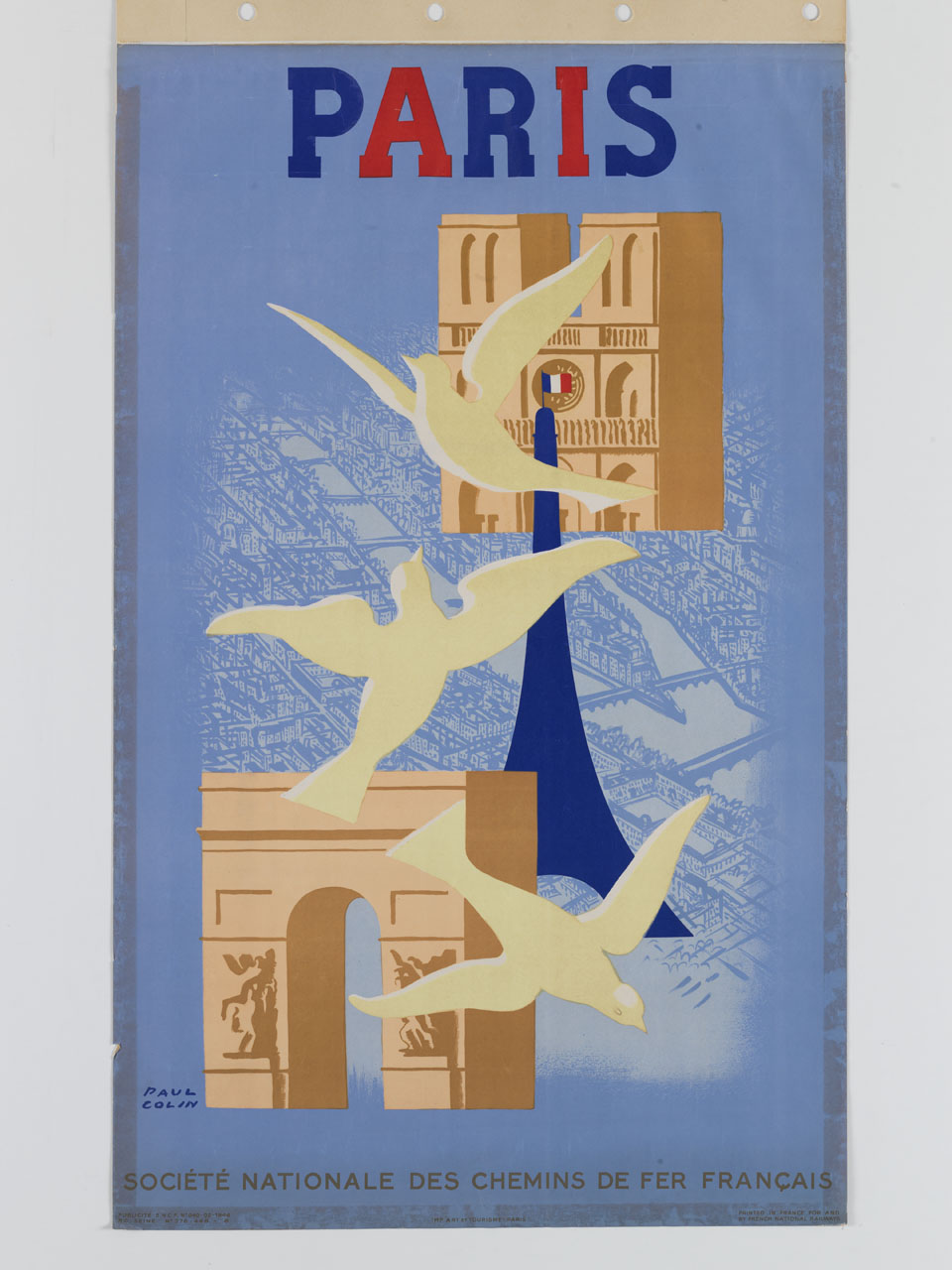 tre colombe volano tra i monumenti della città di Parigi (manifesto) di Colin Paul (sec. XX)