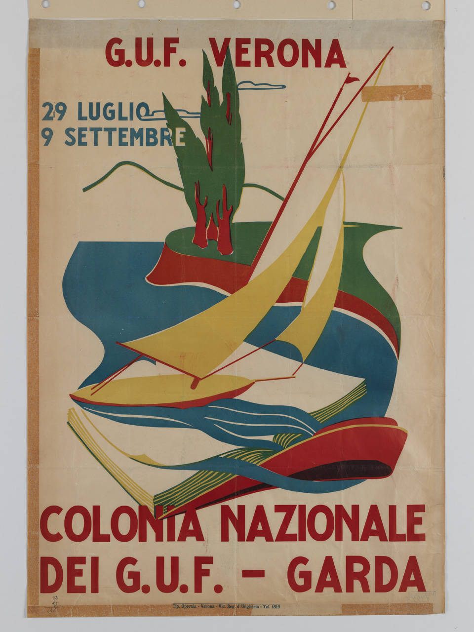 riva di un lago con libro e barca a vela che solcano le acque (manifesto) - ambito italiano (sec. XX)