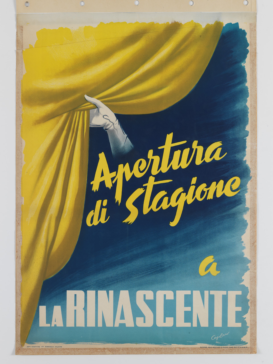 mano con guanto apre un sipario (manifesto) di Casolaro Giuseppe (sec. XX)