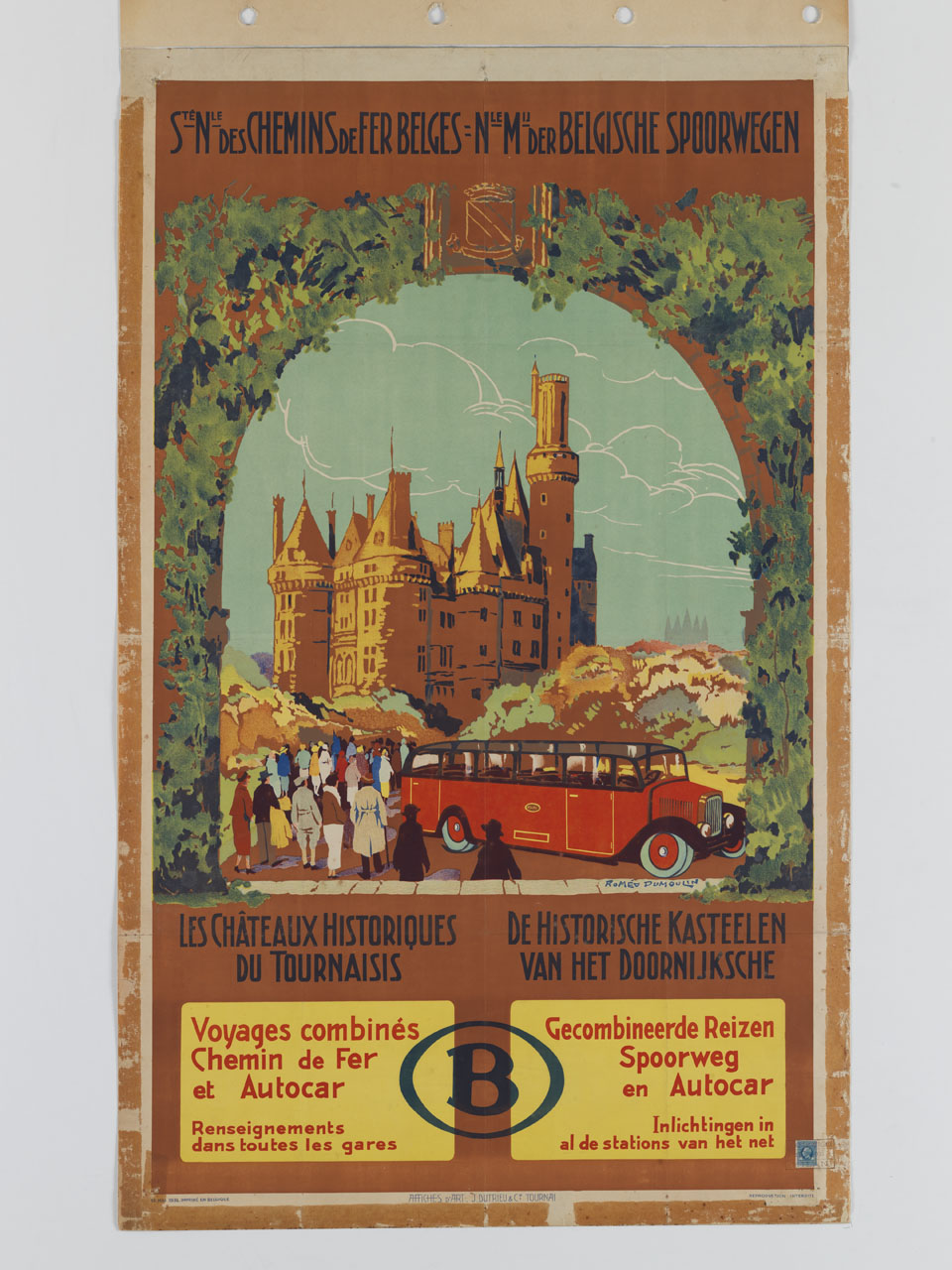 veduta del Castello di Antoing con gruppo di turisti e pullman (manifesto) di Roméo Dumoulin (sec. XX)