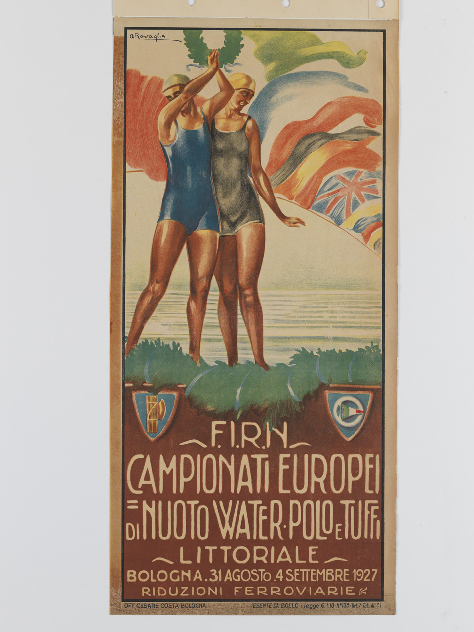 ragazze in costume da bagno di fronte a uno specchio d'acqua (manifesto) di Ravaglia Attilio Piero Antonio (sec. XX)