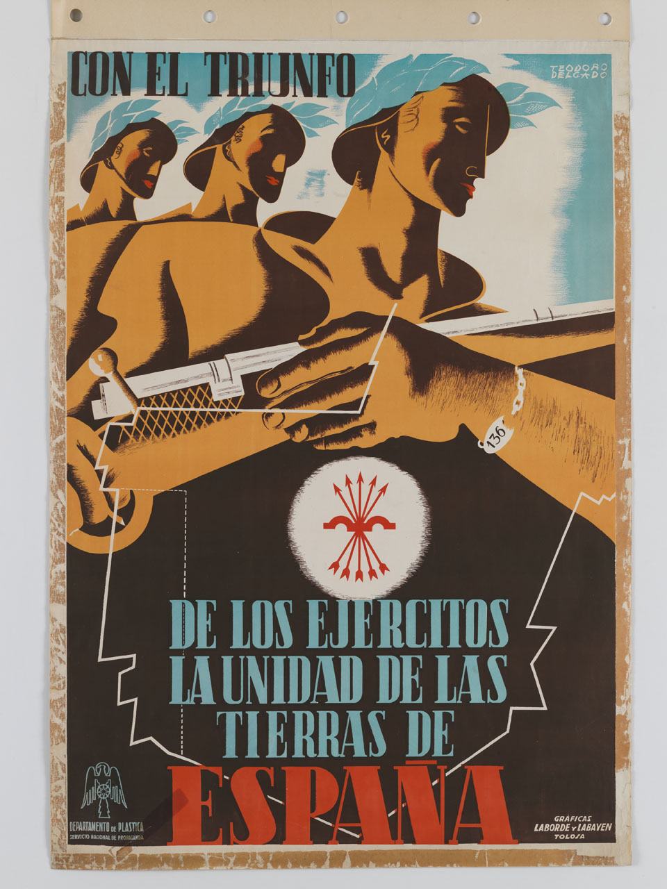 tre soldati coronati di alloro in marcia con fucili imbracciati (manifesto) di Delgado Teodoro (sec. XX)
