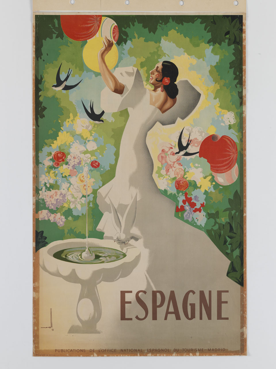 ballerina di flamenco danza tra fiori e rondini accanto a fontana zampillante (manifesto) di Morell Macías Josep (sec. XX)