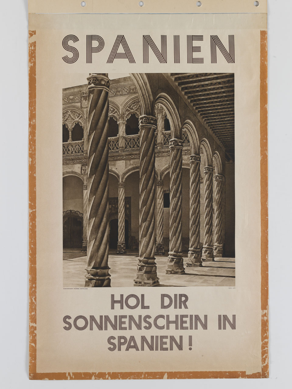 veduta del chiostro del Colegio de San Gregorio di Valladolid (manifesto) di Alberty Jeanneret Justin Marie Charles, Loty (sec. XX)