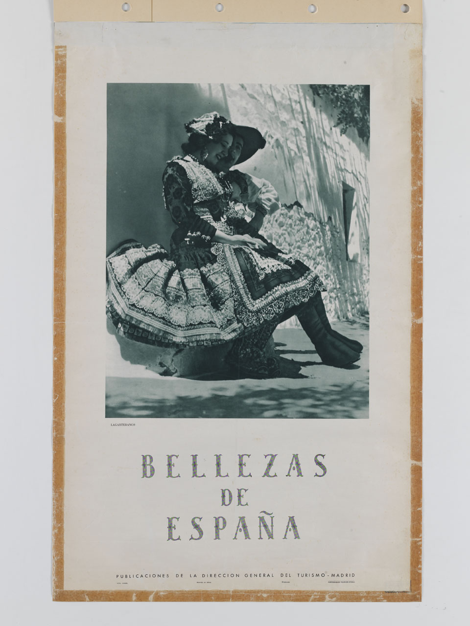 coppia in abiti tradizionali della comunità di Lagartera (manifesto) di Del Palacio Joaquin, Kindel (sec. XX)