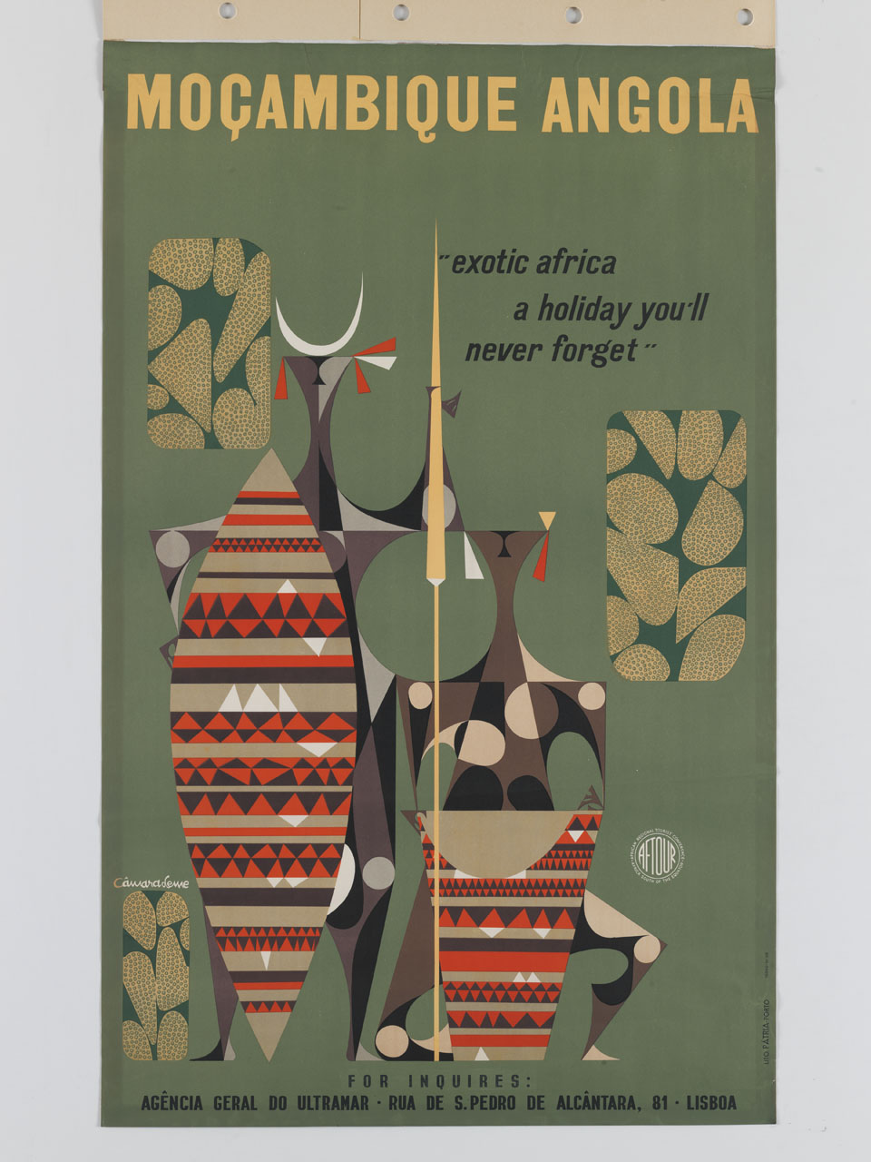 due guerrieri africani con scudi e lance (manifesto) di da Camara Leme Joao (sec. XX)